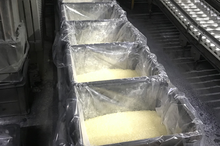 タイヤ製造：調合ライン作業